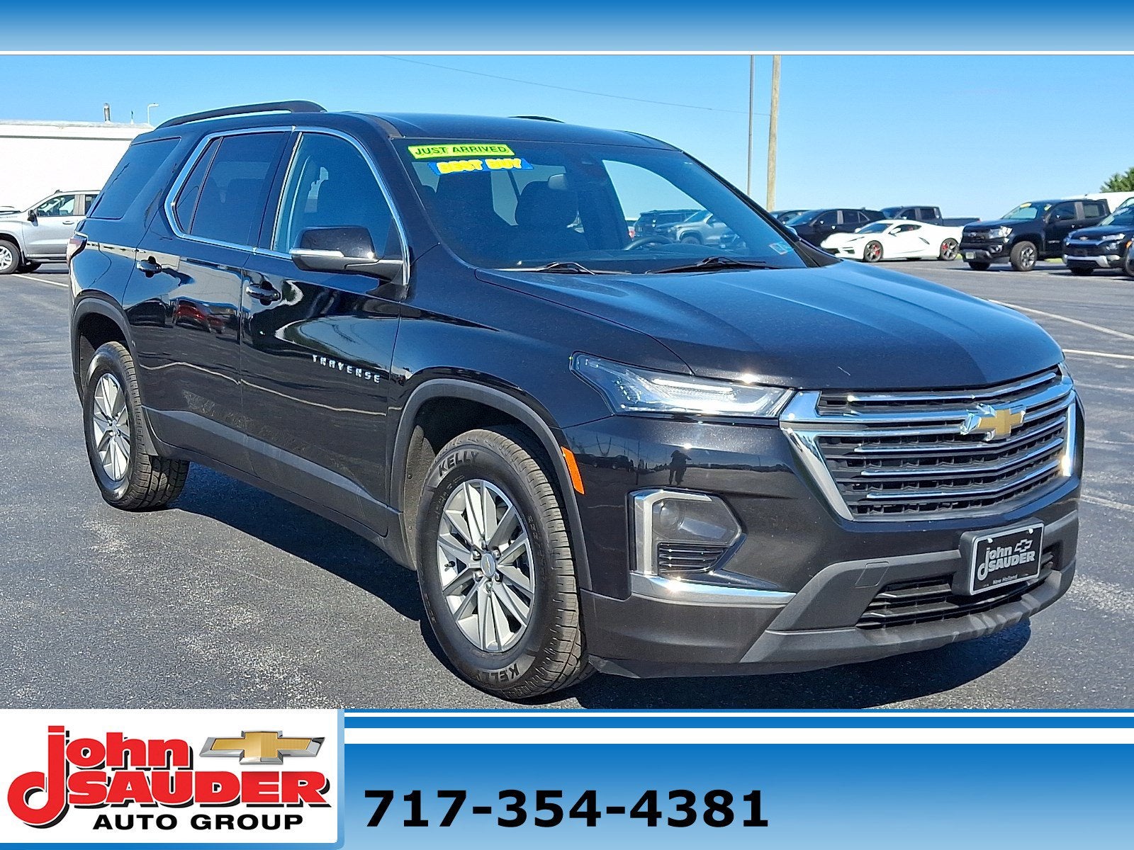2023 Chevrolet Traverse LT Leather in Mosaic Black Metallic — front three-quarter view